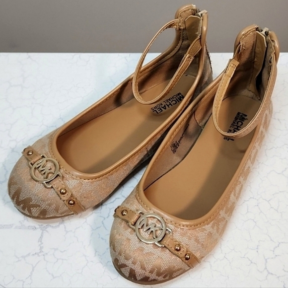 Michael Kors Monogram Girls Tan Ballet Flats W/ Ankle Strap, Size 13 ~ EUC - Picture 2 of 7
